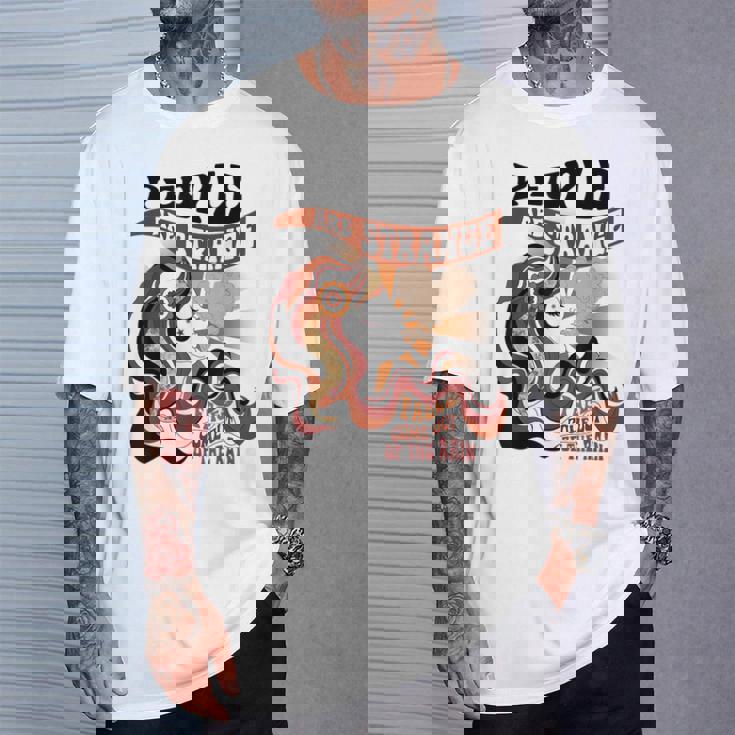 雨から顔が出てきて変な人が多いアパレル Tシャツ 彼への贈り物