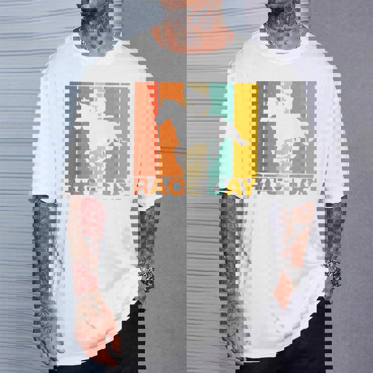 面白い 競馬 ビンテージ レースデー Ky ダービー 馬 ジョッキー Tシャツ 彼への贈り物