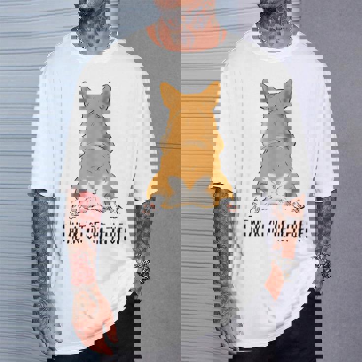 面白いコーギー、コーギーバット、コーギースプルーティング、コーギーママへのギフト。 Tシャツ 彼への贈り物