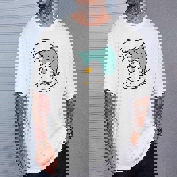 面白くてかわいい小さなアヒルが波をキャッチ。 Tシャツ 彼への贈り物