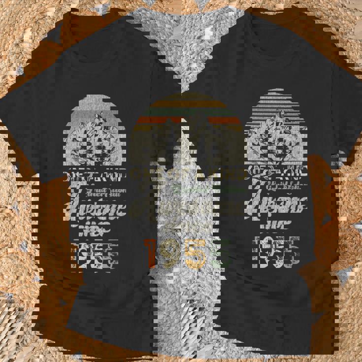 1955年の誕生以来、70年の歴史を誇る山々 Tシャツ 高齢者への贈り物