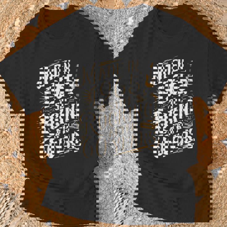 1965年製作。60年経っても揺れるレトロ。 Tシャツ 高齢者への贈り物