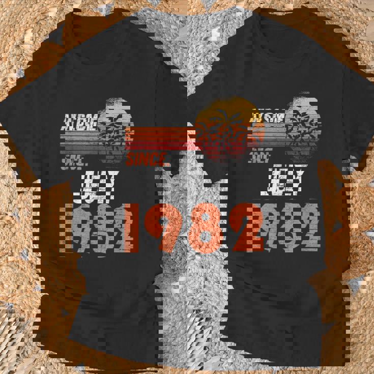 1982年7月から素晴らしい。男女の誕生日。 Tシャツ 高齢者への贈り物