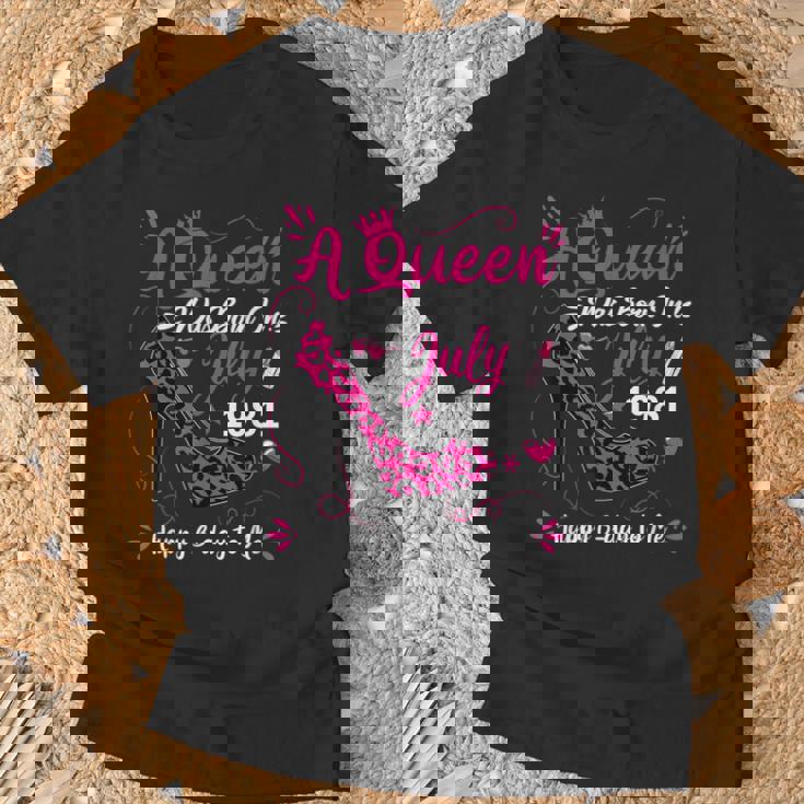 43歳の誕生日 ハイヒール A Queen Was Born In 7月 1981 Tシャツ 高齢者への贈り物
