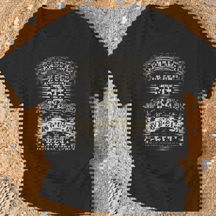 51歳 誕生日プレゼント 男性用 1974年5月 51歳の誕生日 Tシャツ 高齢者への贈り物