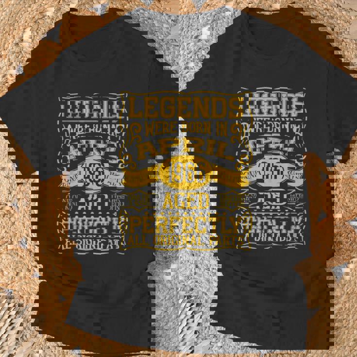 59歳の誕生日伝説は1966年4月に誕生しました。 Tシャツ 高齢者への贈り物