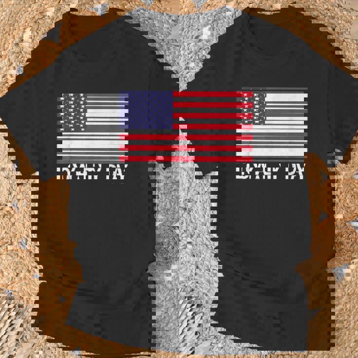 5月1日の忠誠の日 Tシャツ 高齢者への贈り物