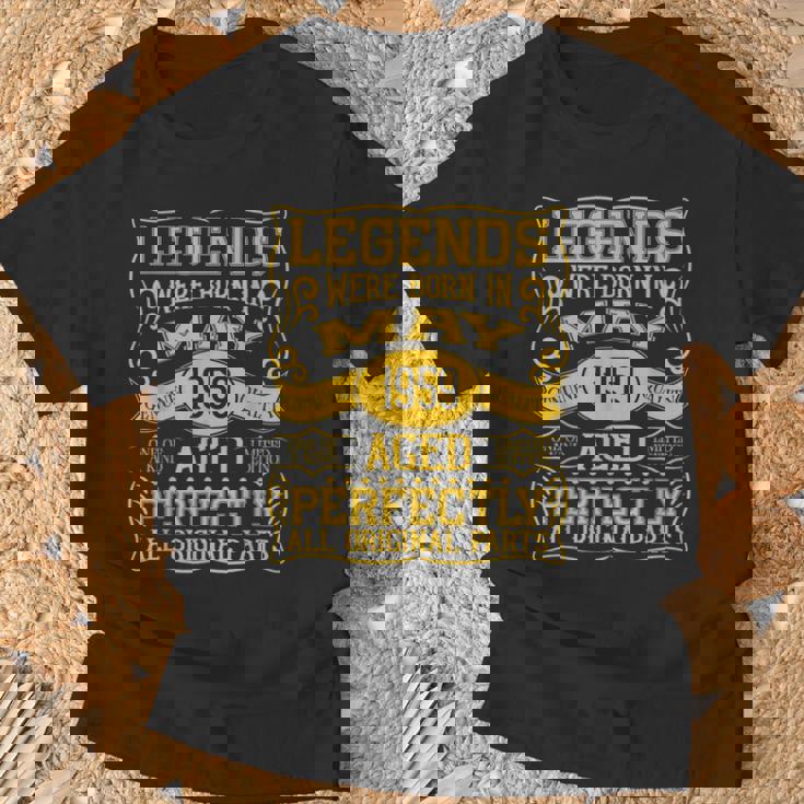 66歳の誕生日伝説は1959年5月に誕生しました。 Tシャツ 高齢者への贈り物