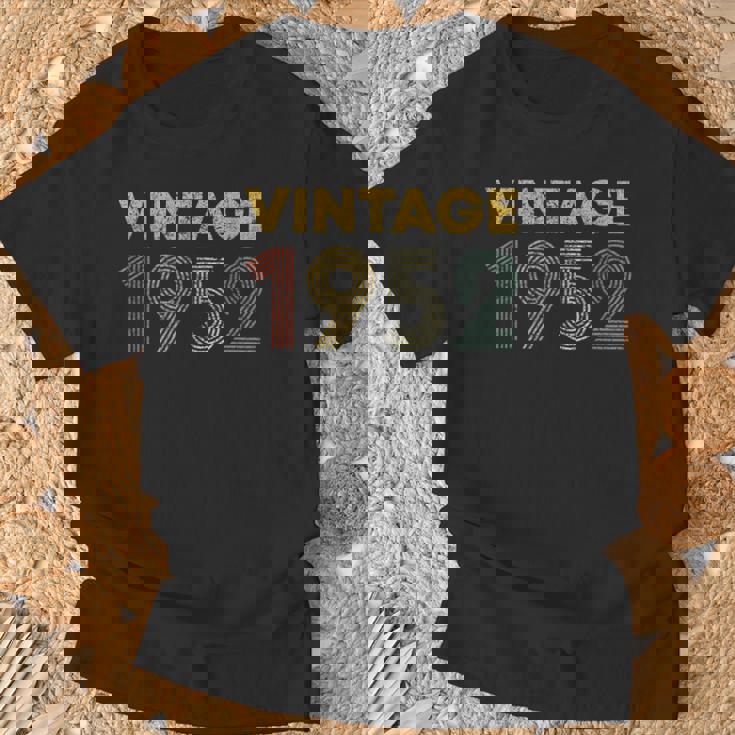 73 歳のギフト ヴィンテージ 1952 年生まれ レトロ 73 歳の誕生日 Tシャツ 高齢者への贈り物