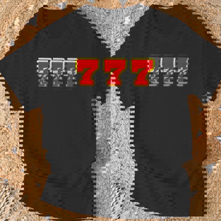 777 スリーセブン【スロット カジノ ラッキー7】数字 文字 シンプル デザイン Tシャツ 高齢者への贈り物