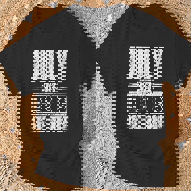 7月 伝説が生まれるとき 誕生月デザイン Tシャツ 高齢者への贈り物