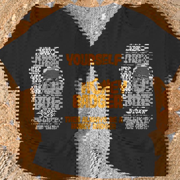 Always Be Yourself Unless You Can Be A Honey Badger シャツ Tシャツ 高齢者への贈り物