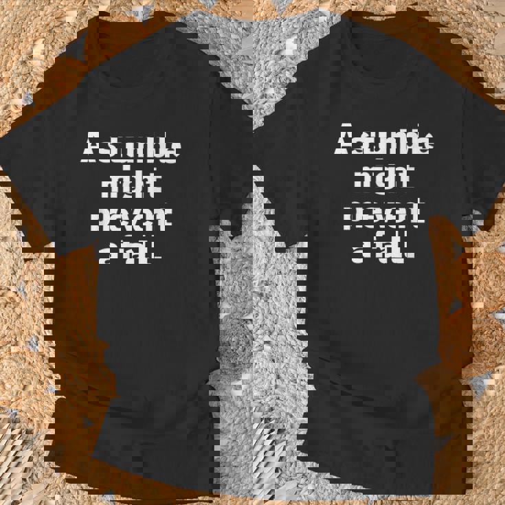 Atumble Might Prevent A Fall 小さな失敗は大きな失敗を防ぐ 英語 文字入り 格言 Tシャツ 高齢者への贈り物