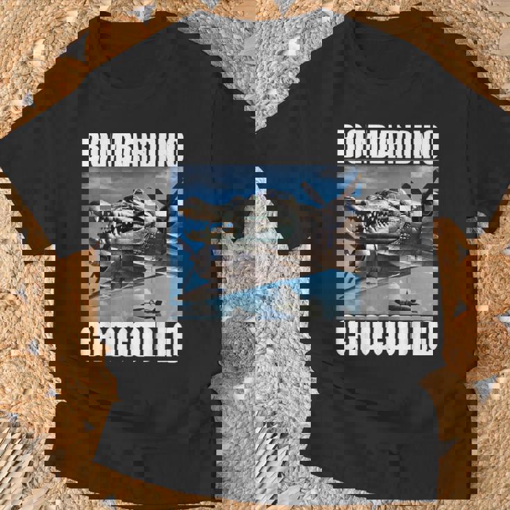 Bombardino Crocodilo イタリアンブレインロットミーム Tシャツ 高齢者への贈り物