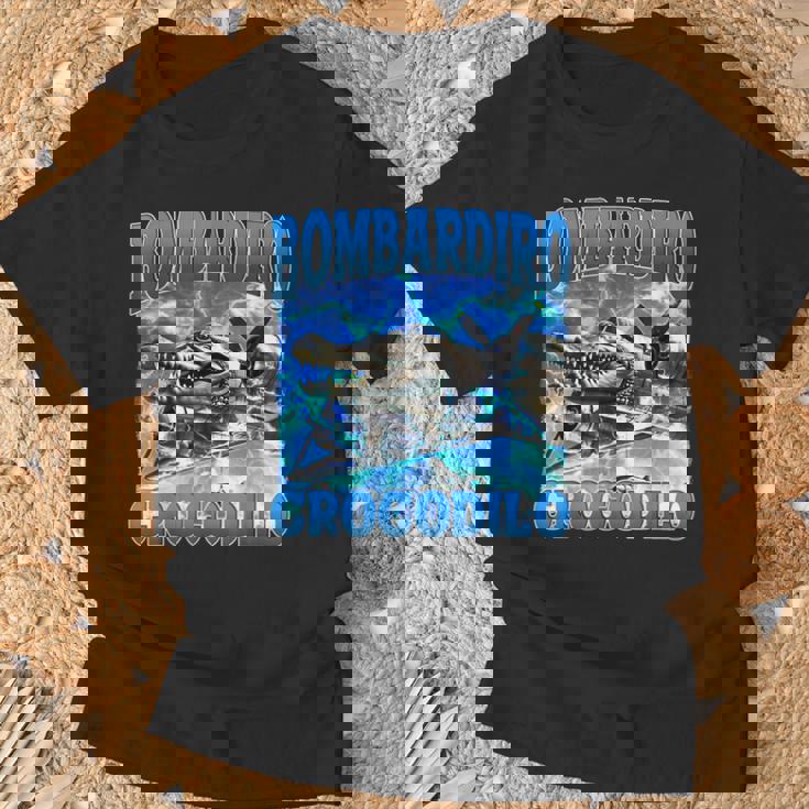 Bombardiro Crocodilo 面白い イタリアン ブレイン ミーム ブーツレッグ Tシャツ 高齢者への贈り物