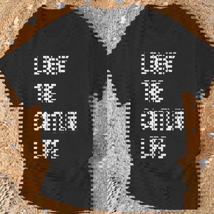 Caitlin の人生を生きている Caitlin Tシャツ 高齢者への贈り物