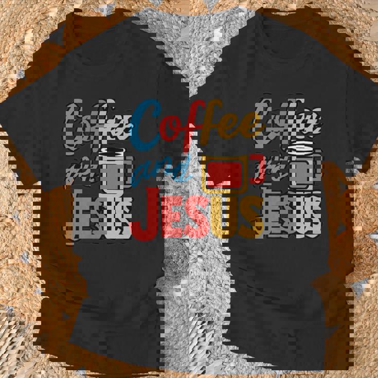 Coffee And Jesus Awesome Christian Caffeine Lover Church Tシャツ 高齢者への贈り物