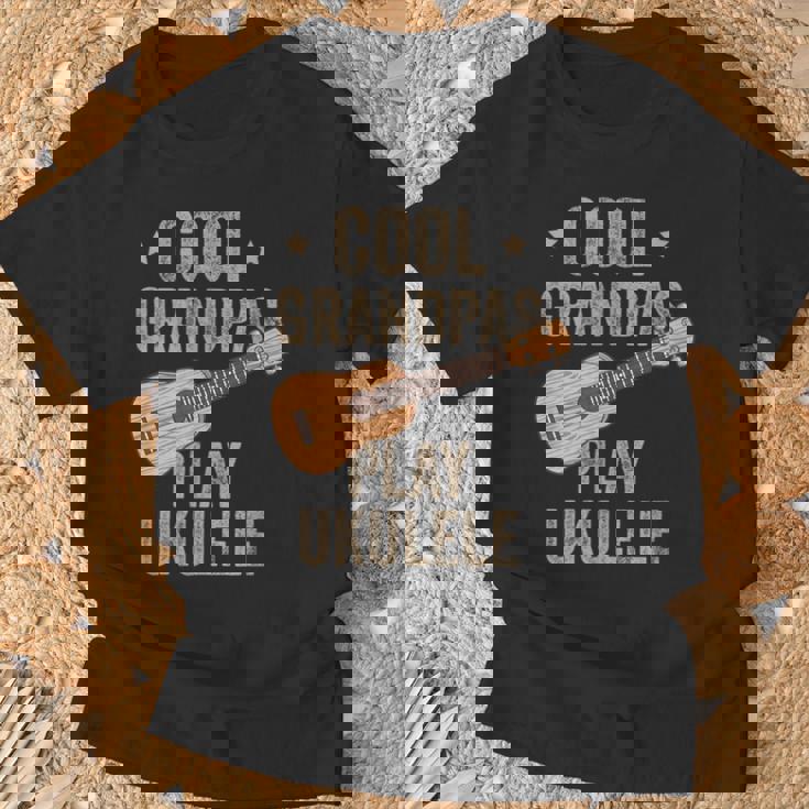 Cool Grandpas Play ウクレレ ウクレレ ミュージックギター Tシャツ 高齢者への贈り物