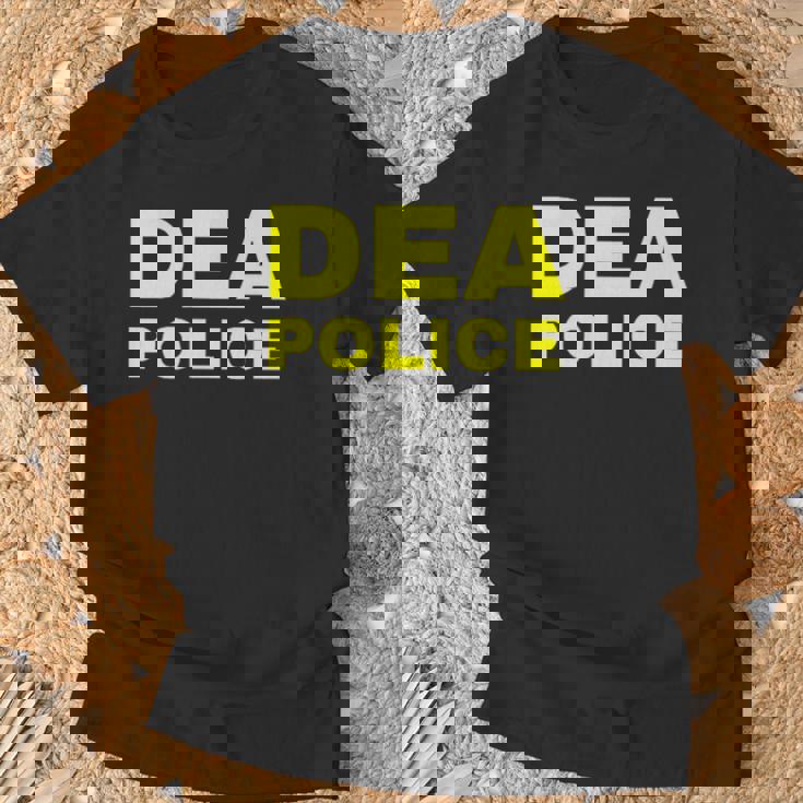 Dea Police Drug Enforcement Administration フロントとバック Tシャツ 高齢者への贈り物