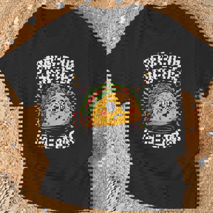 Every Now And Then I Fall Apart タコスユーモア Tシャツ 高齢者への贈り物