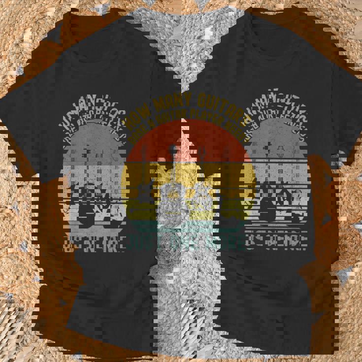 How Many Guitars メンズ ミュージシャン ギタープレーヤー Tシャツ 高齢者への贈り物