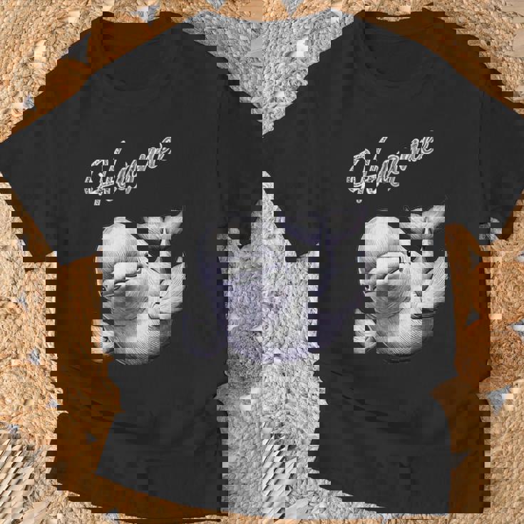 Hug Me ベルーガ アートデザイン 可愛い おしゃれ 動物 シロイルカ シロクジラ Tシャツ 高齢者への贈り物