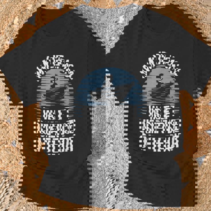 In My Defense I Was Unwatched On The Boat Fishing愛好家 Tシャツ 高齢者への贈り物