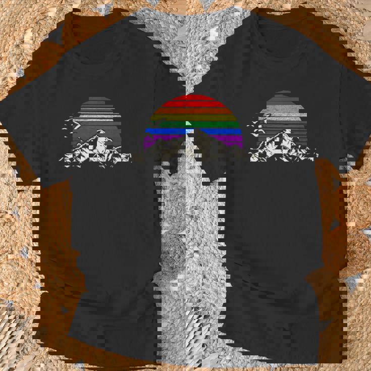Lgbtq レインボー 山 サンセット ヴィンテージ Tシャツ 高齢者への贈り物