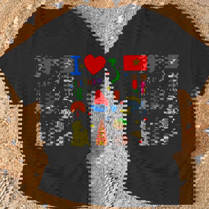 I Loveietnam手描き ベトナムのランドマーク、旗、地図 Tシャツ 高齢者への贈り物