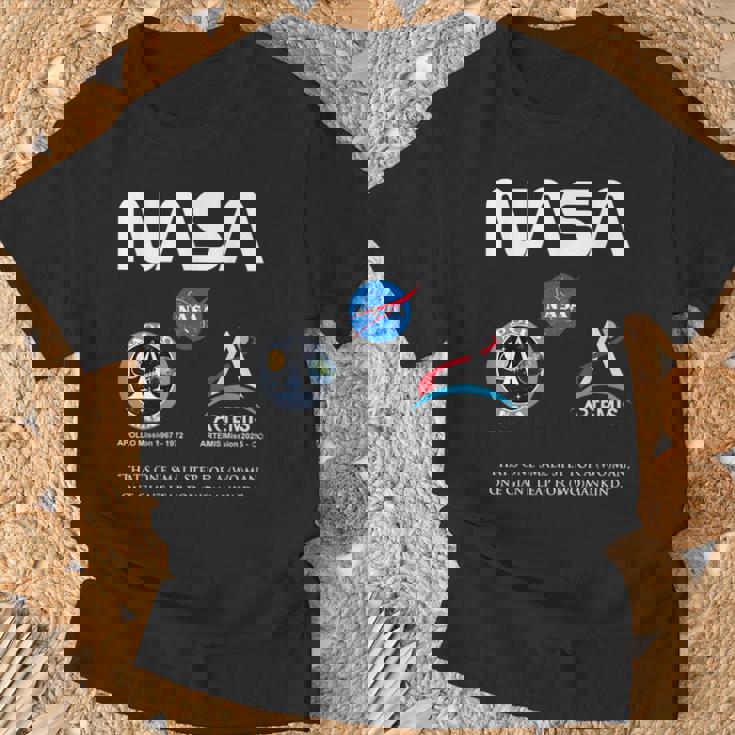 Nasa アポロ アルテミス ミッション ワーム バッジ ロゴ Tシャツ 高齢者への贈り物