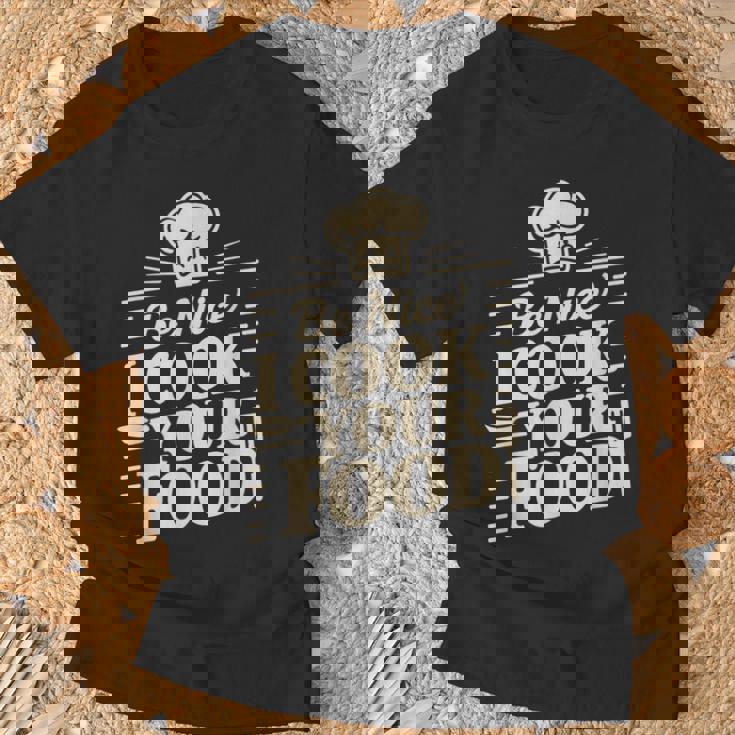 Be Nice I Cook Your Food クッキング クック シェフ 料理 面白い Tシャツ 高齢者への贈り物