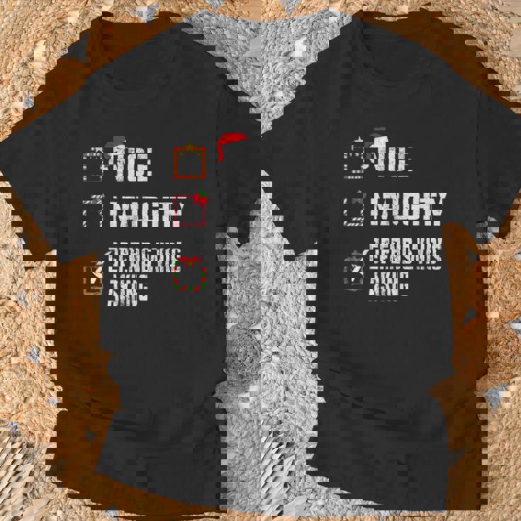 Nice Naughty Depends Who's Asking クリスマスリスト サンタ クリスマス Tシャツ 高齢者への贈り物