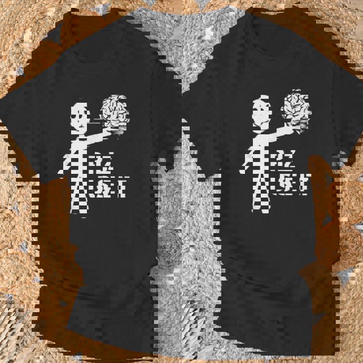 Plz Use Itarcatic Use Your Brain Cynicalays Tシャツ 高齢者への贈り物
