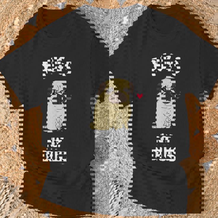 Pugs Not Drugs 犬好きのtシャツペットへの面白いプレゼント Tシャツ 高齢者への贈り物