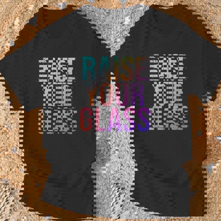 Raise Your Glass Pink Cheers Party Tシャツ 高齢者への贈り物
