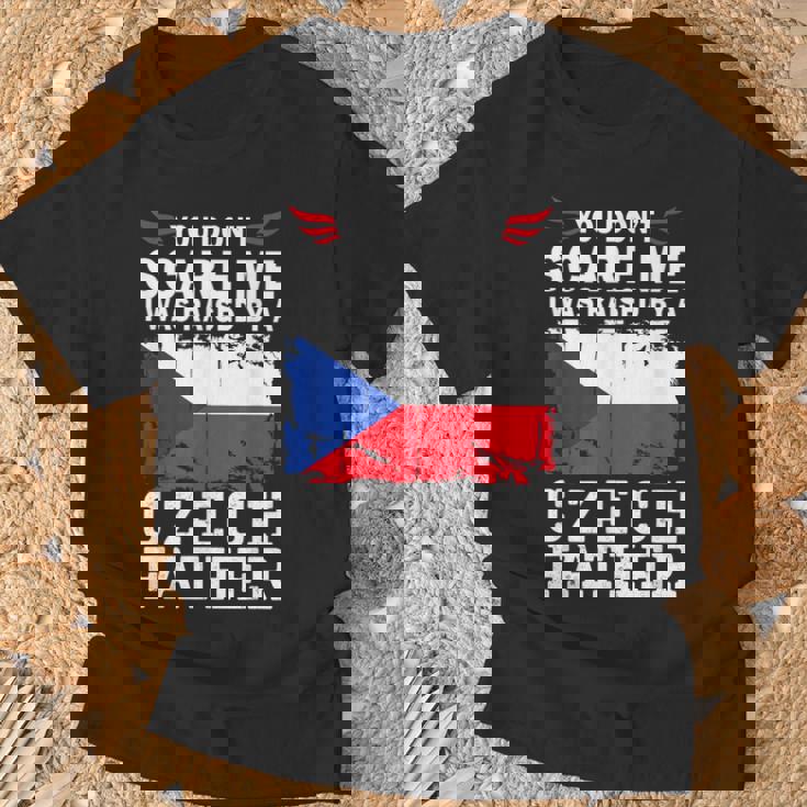 Raised By A Czech Father Father's Day Czech Republic Flag Tシャツ 高齢者への贈り物