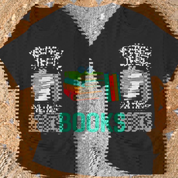 Sí Realmente Necesito Todos Estos Libros Camiseta unisex Regalos para ancianos