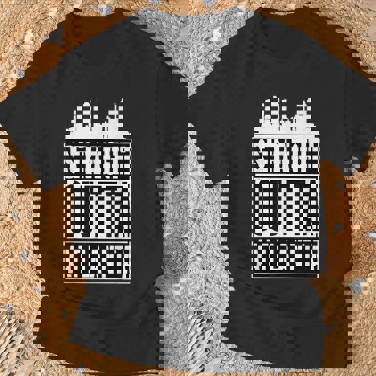 Straight Outta Atlanta 都市のシルエット Tシャツ 高齢者への贈り物