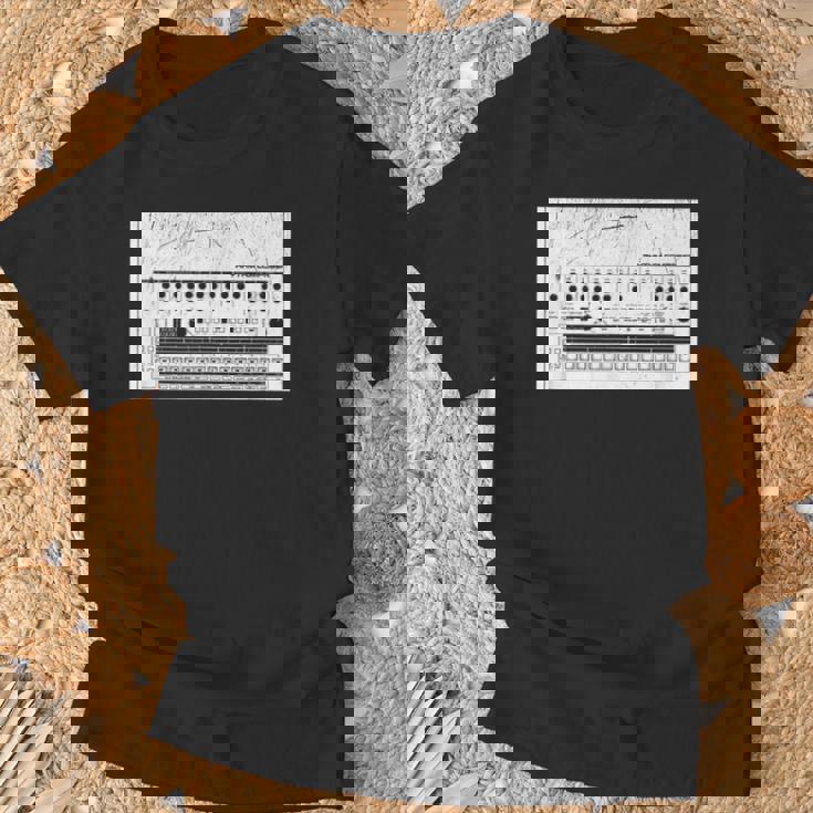 Synthesizer アナログシンセドラムマシン コンピューターヴィンテージオタク Tシャツ 高齢者への贈り物
