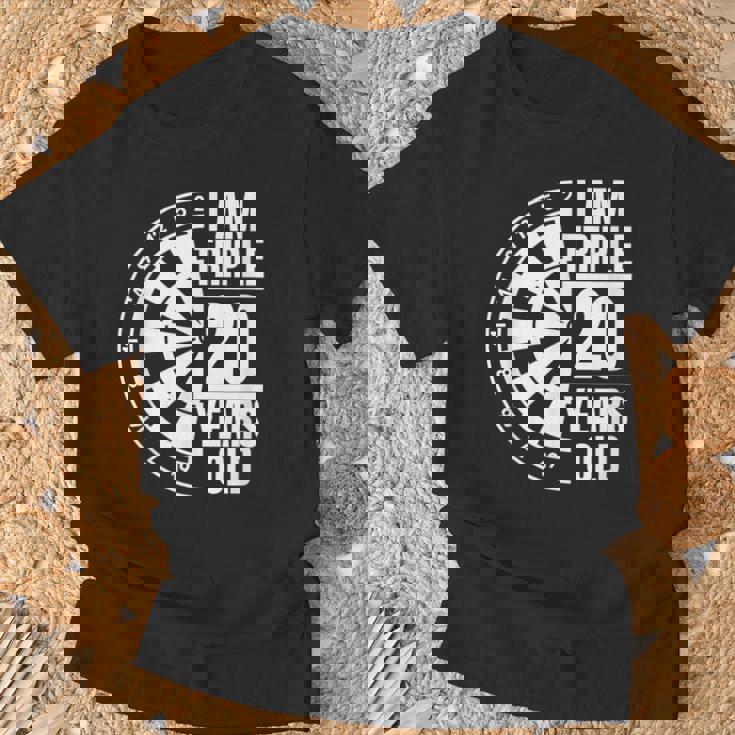 Tengo El Triple De 20 Años Chiste De Dardos Camiseta unisex Regalos para ancianos