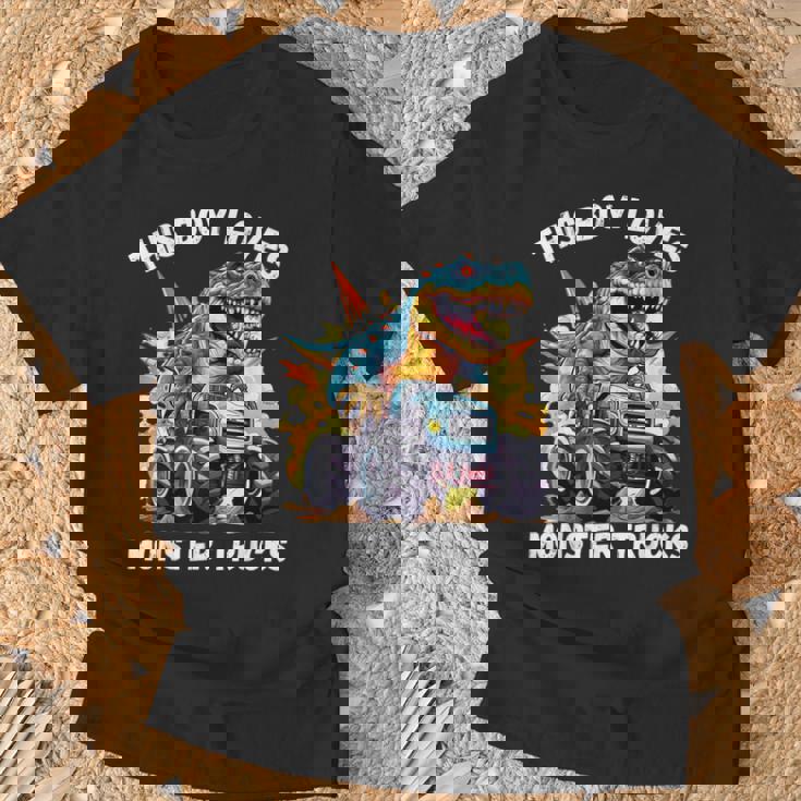 This Boy Loves Monster Trucks 恐竜モンスタートラック Tシャツ 高齢者への贈り物