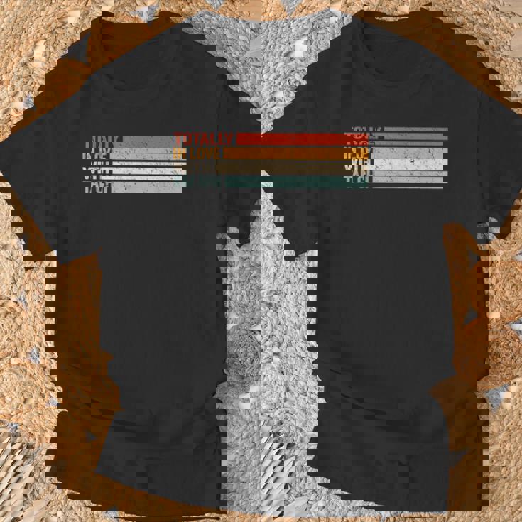 Totally In Love With Tai Chi レトロ マインドボディ ウェルネス 気功 Tシャツ 高齢者への贈り物