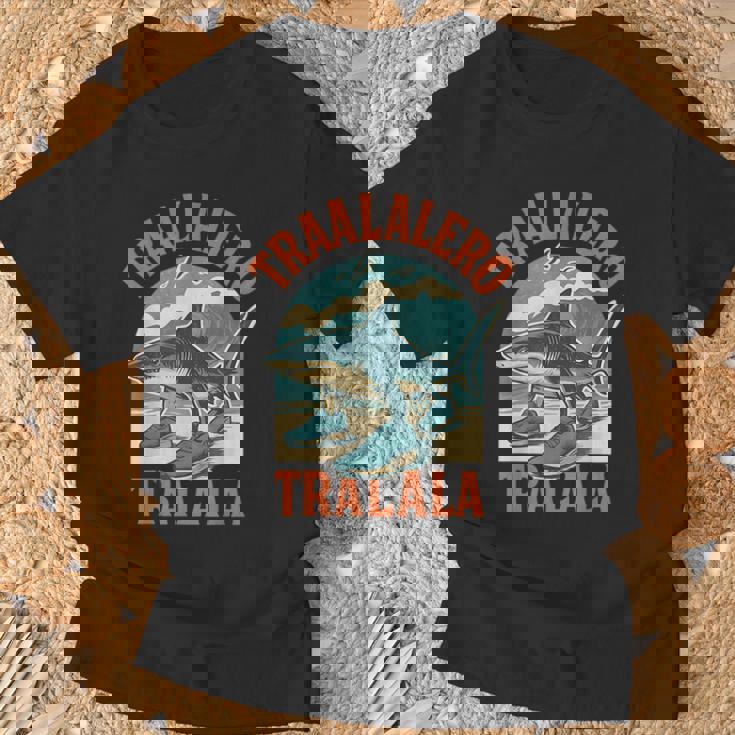 Tralalero Tralala イタリアンブレインロットミーム Tシャツ 高齢者への贈り物