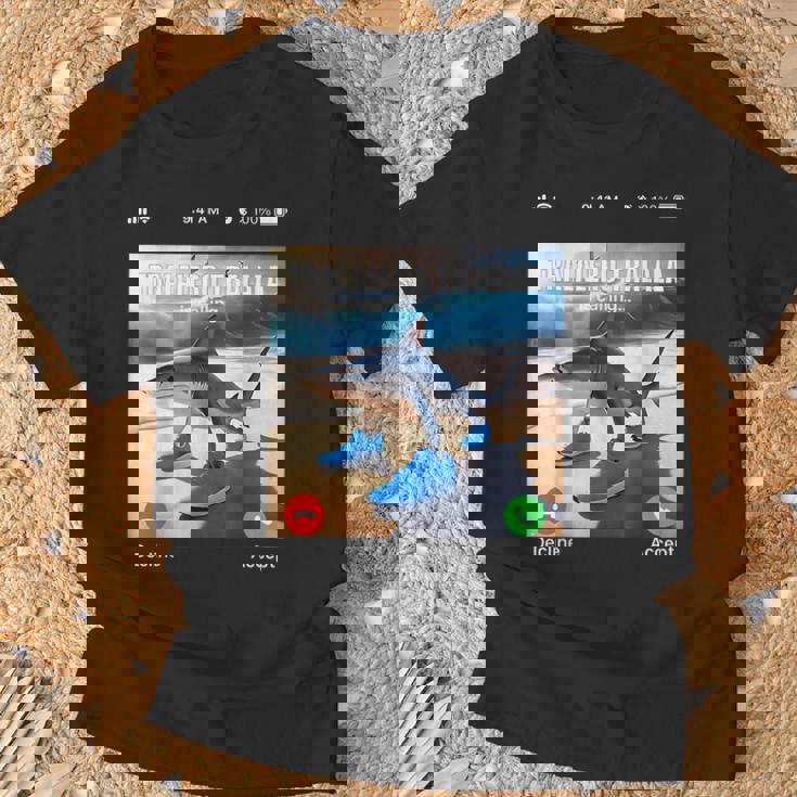 Tralalero Tralala イタリアンブレインロットミーム 電話ミーム Tシャツ 高齢者への贈り物