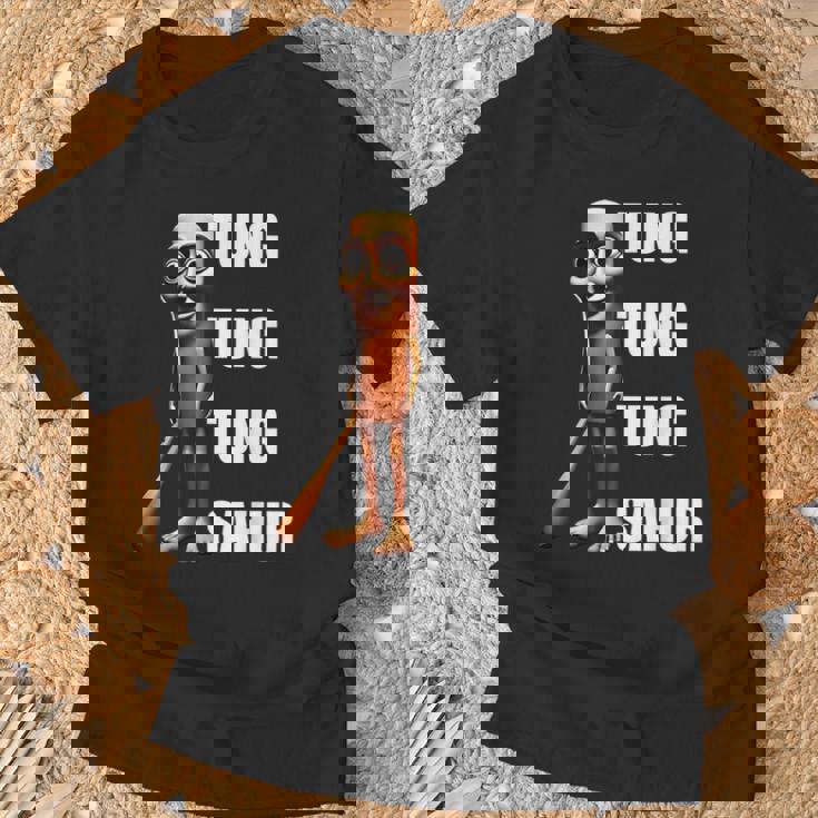 Tung Tung Tungahur イタリアンブレインレッドミーム Tシャツ 高齢者への贈り物