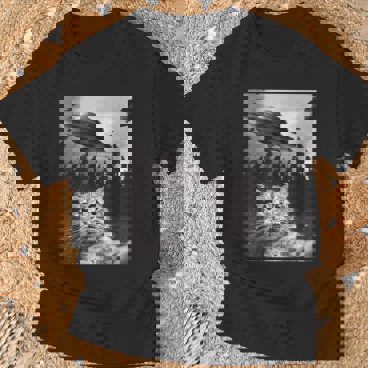 Ufo と面白い猫のセルフィー Tシャツ 高齢者への贈り物