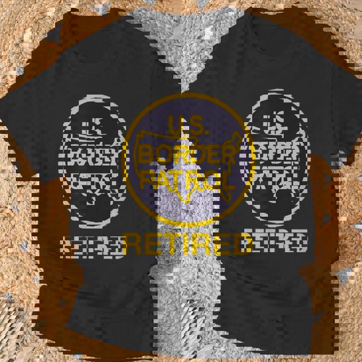 US ボーダー パトロール 退職 面白い アメリカン 愛国心 ユーモア Tシャツ 高齢者への贈り物