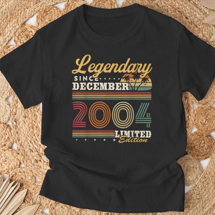 Vintage Cadeau Anniversaire 20 Ans Nés En Décembre 2004 T-Shirt Cadeaux pour les vieillards