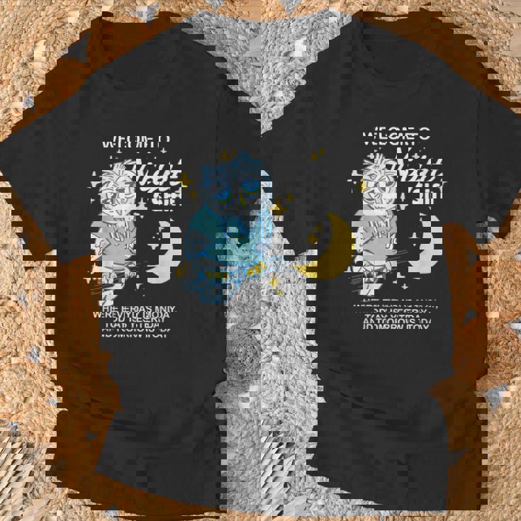 Willkommen Zur Nacht Arbeit Wo Jeder Tag Ein Monday Ist Tシャツ 高齢者への贈り物