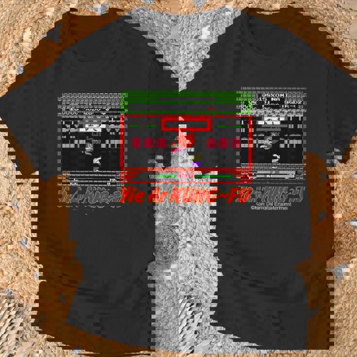 「イー・アル・カンフー」キック Tシャツ 高齢者への贈り物